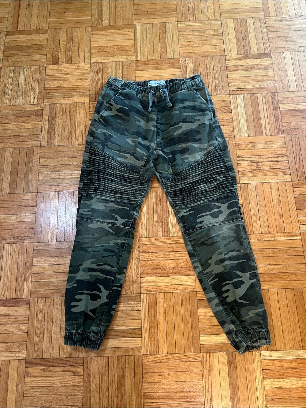 Fall Trends Super Denim & Cotton Camo Joggers size medium 10/12 years